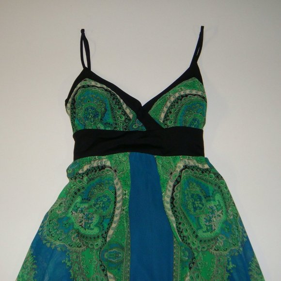 Beautiful Lightweight Dress - Picture 5 of 8